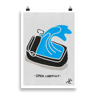 Impresión digital "Open carefully"