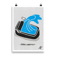 Impresión digital "Open carefully"